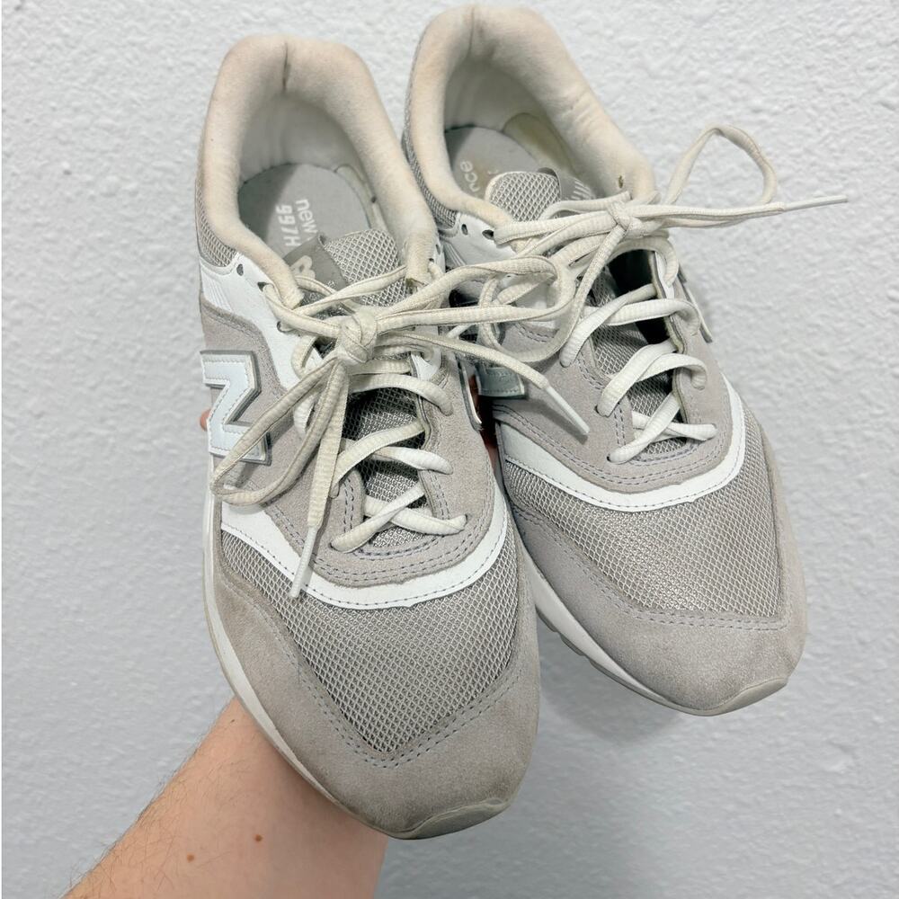 New Balance 997H Sneaker Gray White Women's 8.5 / Men's 7
